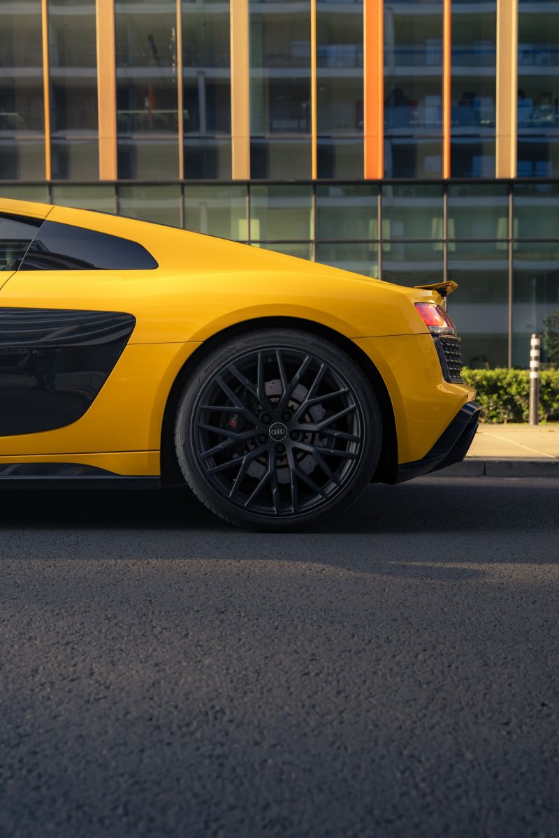 AUDI R8 QUATTRO - TECHNOLOGIA TOROWA NA DROGACH PUBLICZNYCH