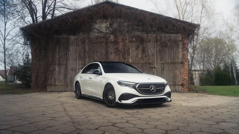 Mercedes E220d 4MATIC wynajem – elegancja i komfort klasy biznes